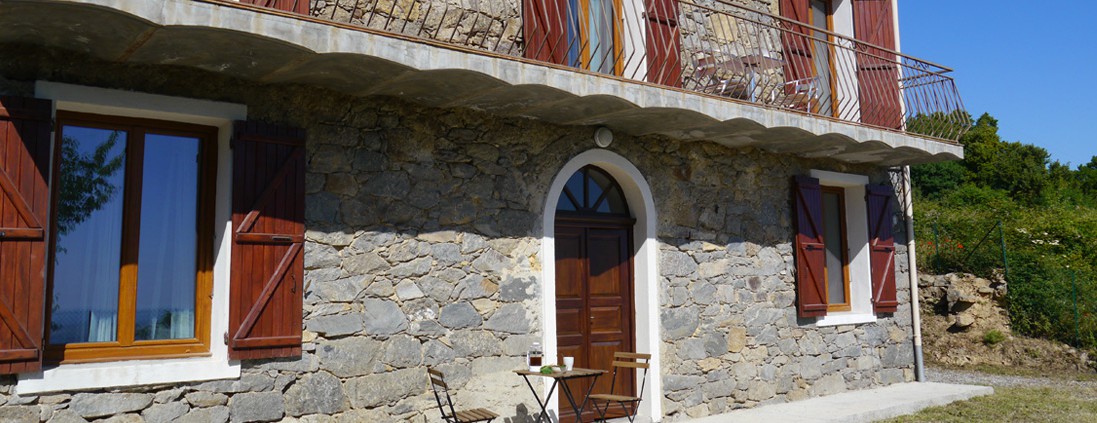 photo maison devant - corsica-home.com - gîte vacances Corse plaine orientale