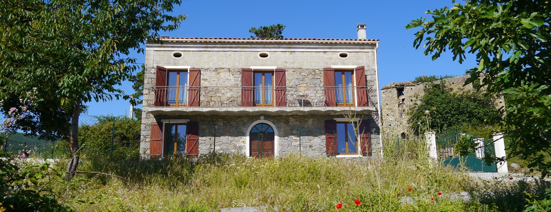 photo maison façade - corsica-home.com - gîte vacances Corse plaine orientale