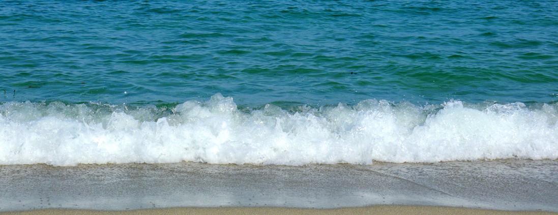 photo vague plage - corsica-home.com - gîte vacances Corse plaine orientale